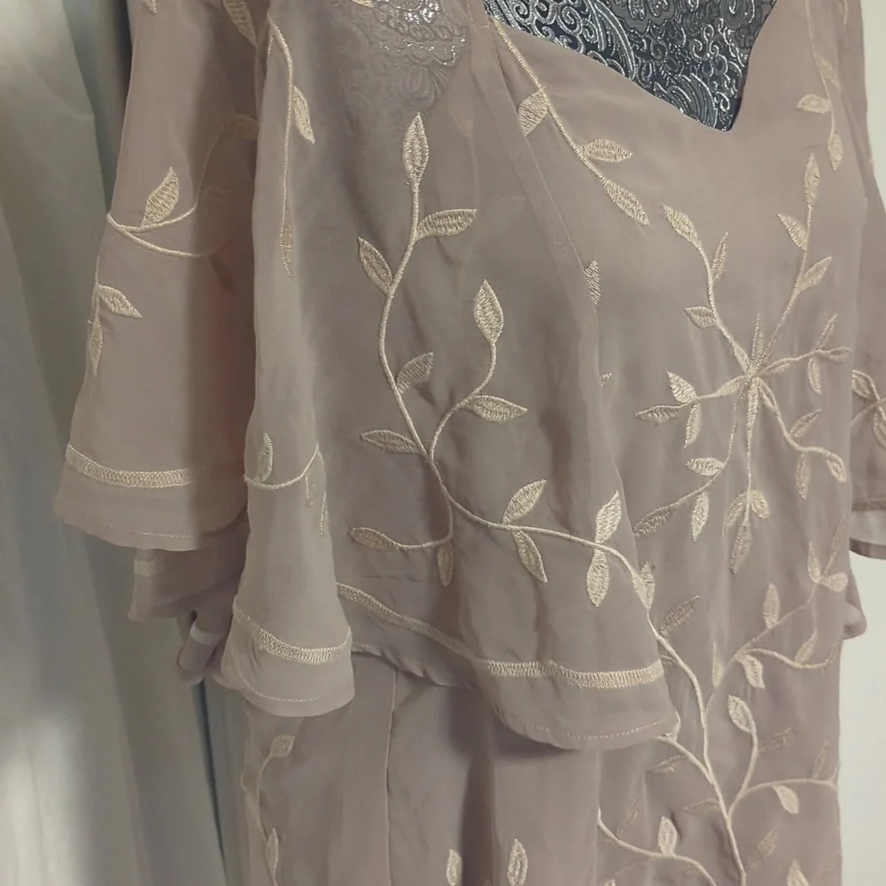 ✨5/$25✨ NWT BKE Boutique embroidered chiffon blouse - Picture 5 of 10